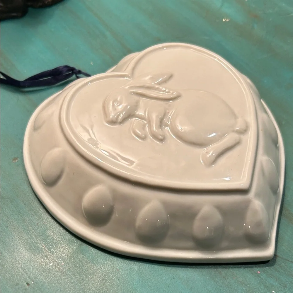 Vintage Pier 1 White Heart Bunny Ceramic Hanging Accent